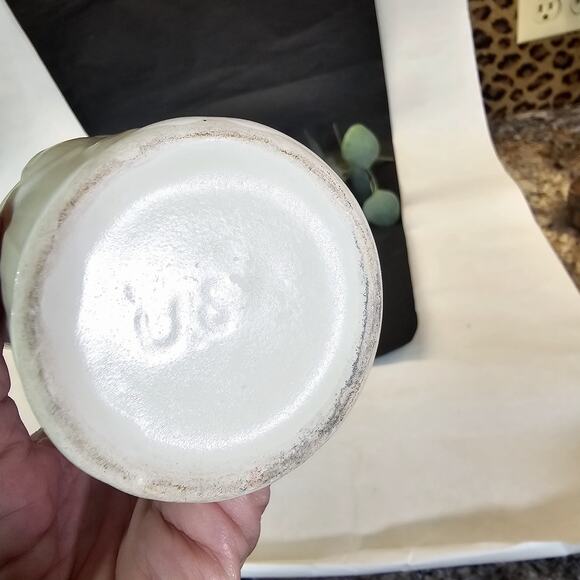 Shawnee Art Pottery? Vintage Bud Vase Ceramic EMBOSSED Berries Cream Handles MCM - Picture 4 of 6